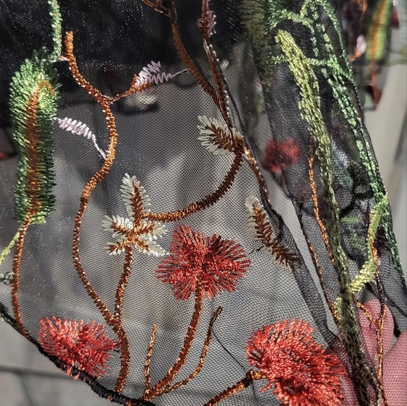 NWT Bloomchic Floral Embroidered Mesh Elastic Waist Dress Size 18/20 - Picture 11 of 12